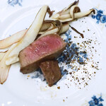 ペレグリーノ - 【メイン料理】兵庫県　神戸ビーフ　フィレ肉の紀州備長炭　炭火焼き　南イタリア産野菜　"プンタレッレ"のインサラータ