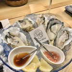Yotsubashi Shimmachi Kaki Toniku Tarashi Bisutoro Akira - 牡蠣の食べ比べ