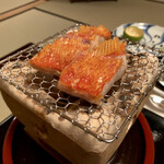 あさば - 金目鯛 炭火焼 甘鯛の松笠焼のように鱗をつけたまま焼く