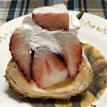 ブーランジェリー スドウ - 苺の甘みと酸味を楽しめるデニッシュ！
