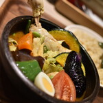 カレー食堂 心 - １日分野菜と骨付きチキンのスープカレー（１，６５０円）２０２２年１月