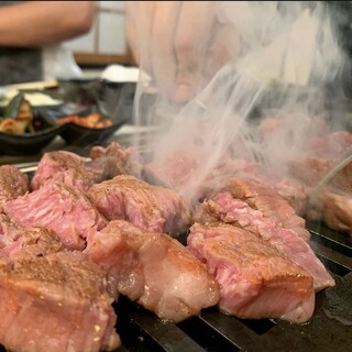 京都で唯一暖簾分けを許されたフォークで裂けるお肉が楽しめます