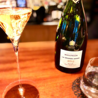 蒼 - ✽ ボランジェの『ラ・グランダネ』、007にもたびたび登場するChampagneです。