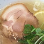 Menya Fuuru - 塩ラーメン620円 チャーシュー120円