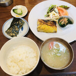 Kohi Esukee - 日替定食〜豚汁とサバ西京焼の定食