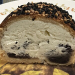 ブーランジェリー スドウ - 生クリームをたっぷり詰め込んだあんぱん！