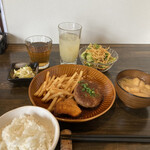 潮来バル 舶英 - 舶英ランチのハンバーグ