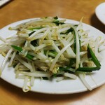 Tsurukame - ニラとモヤシ炒め（300円）