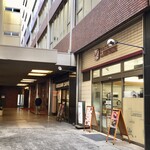 エクセルシオールカフェ - 入口脇にお店