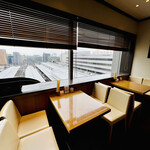 カフェレジャン珈琲舎のだ - ◎窓際の席に座る。博多阪急の６階にあるので眺めは良い。