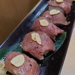 肉匠 雪月花 - 牛炙り寿司。６貫でこのお値段はお手頃！？