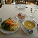 resutorammaesutoro - ある日のサラダ、パン、スープ