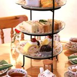 オーク・ハウス - 豪華なアフタヌーン・ティーのセットです。