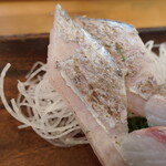 平塚漁港の食堂 - ”太刀魚”は炙られており、香ばしい皮目の風味と、脂がほどよく白身も美味しいお魚です。まるで口の中でとろけるようです。