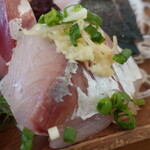 平塚漁港の食堂 - ”アジ”、程よく脂が乗り、透明感のある白身はクセが無く、旨みと甘みが強いお刺身です。