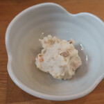 平塚漁港の食堂 - ”小鉢”はポテトサラダです。普通かな？