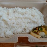 秋まる - ご飯セット味噌汁付のご飯普通盛(税抜180円)