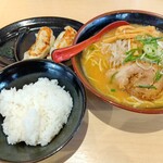 北海道らーめん 麺処うたり - ランチセット④「赤味噌ラーメン」全景