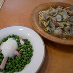 サイゼリヤ - 「柔らか青豆の温サラダ」と季節限定・スープ入り塩味ボンゴレ