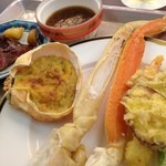シーズンズ - 夕食バイキングのステーキと蟹と蟹グラタン。天ぷらは揚げたて。