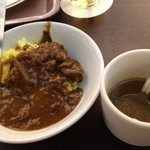 シーズンズ - 夕食の〆の牛スジカレーとオニオンスープ。