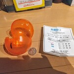 まぜそば専門店 泣きむし王子 - ガチャで購入した900円のまぜそば普通盛りカプセルの中身！千円札入れてお釣りの百円はカプセルの中！トッピング記入食券入り！