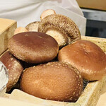 日本橋 蕎ノ字 - ☆静岡市岡部町の杉山農園の椎茸。玉取で菌床作りから収穫まで行われるので玉取茸と呼ばれている。