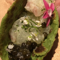 AZUR et MASA UEKI - 前菜① 中島菜を練り込んだクレープ生地に松川カレイやキャビアを包みました。