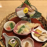 Nihon Ryouri Uotsugu - 花籠盛り御膳３５２０円。籠盛りアップ。すだち鰤のお刺身が、特に美味しかったです（╹◡╹）