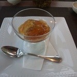 毛蟹とアボカドのマスカルポーネチーズ和え　ダージリンセカンドフラッシュ紅茶のジュレがけ 