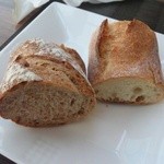 パン2種（バゲットとくるみパン）