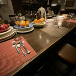 キャトルラパン - 席数を間引いて営業しています