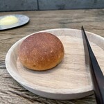 レヴォ - 自家製パン①