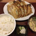 ドラゴン餃子酒場 - 餃子定食   750円なり