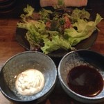 なごみや - 皮パリパリの鳥ももの素揚げ、なンだが、野菜しか見えない   orz     