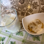 ラヒ パンジャービー･キッチン - ひよこ豆の前菜とラッシー