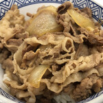 Yoshinoya - 2022/01/30
                        肉だく牛丼 599円-30円クーポン=569円
                        ✳︎つゆだく