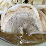 ラーメン もっけだの - 『スパイシーグリーンカレーラーメンニンニクヤサイマシマシ』の豚