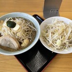 ラーメン もっけだの - 2022.1～冬季限定『スパイシーグリーンカレーラーメンニンニクヤサイマシマシ』