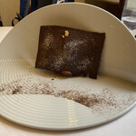 ラ・トゥーエル - ➓コーヒーのサブレ、チョコレートのムース、クリームチーズのムース、カカオアイス、チュイル