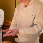 鮨 一幸 - 穴子を握る