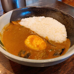 百番目のサル - インド風野菜カレーゆで卵トッピング