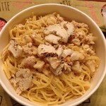 タパス＆タパス - 鶏そぼろとカリフラワーの白い和風ミートソース 大盛 1,200円（税込）