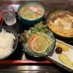 つるつるうどん瓢六庵 - カツ鍋定食1485円