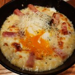 神戸元町ドリア - もっちり良く伸びるチーズとこんがり香ばしい厚切りベーコン、トロトロ温玉とバターライスの最強ハーモニー