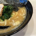 Inokoya - クリーミーさは控えめで醤油強めのスープ。
