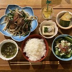 バレアリック飲食店 - 鶏レバニラ炒め定食(平日夜のみ)