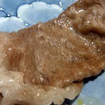 ステーキハウス 村岡 - 旨いけど、食べても食べてもあっさりしているんです。
      そして、脂身も蕩やかで旨みが凝縮されているんですよ。
      いくらでも食べれますよ。
      まさに、幻の隠岐牛ですね。