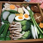 ステーキハウス 村岡 - お肉と一緒に蒸篭（せいろ）で蒸すと、野菜の旨み甘みが、じゅわ～って出てくるんですよね。