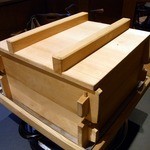 ステーキハウス 村岡 - 下から、どんどん蒸されてます。
      ワクワク、ワクワク。
      出来上がりが楽しみです。